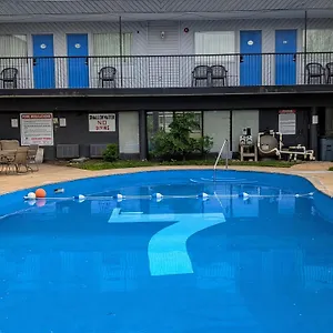 https://cjs-inn.niagara-fallshotels.com