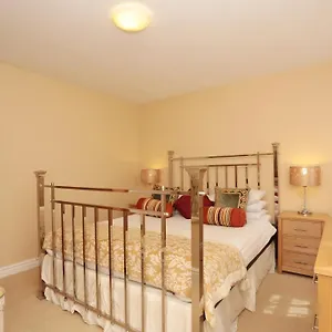 Elite Living Apartment