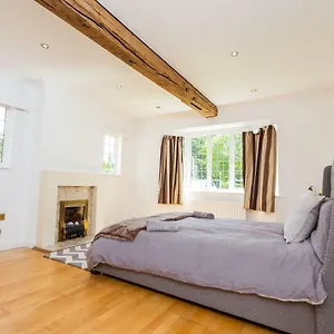  Apartment The Queen Edith Place - Lovely 6bdr In Secluded Area